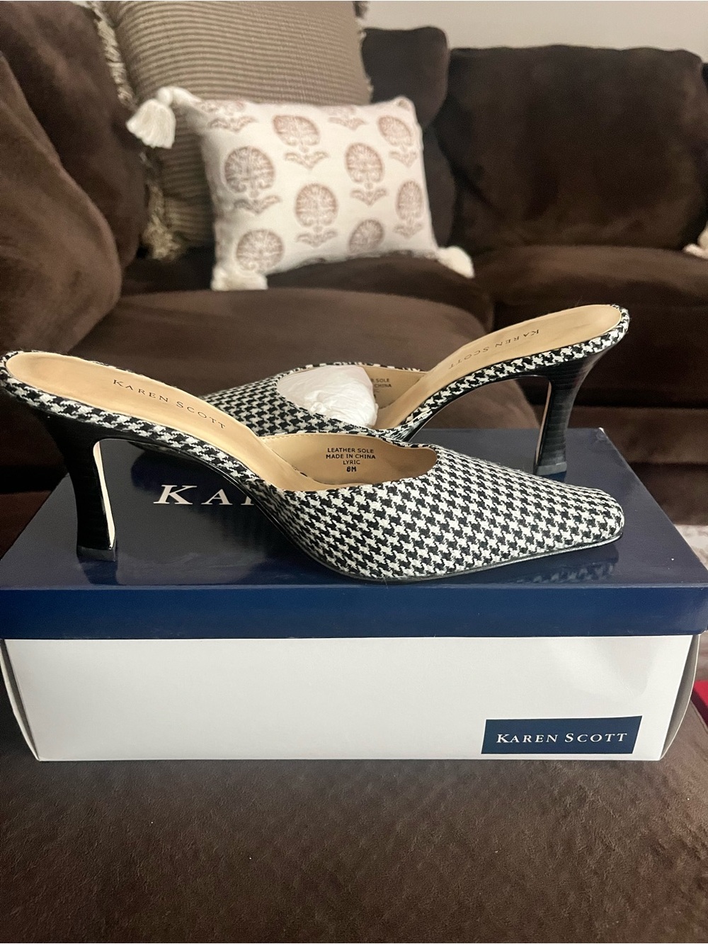 Karen Scott Heels 8